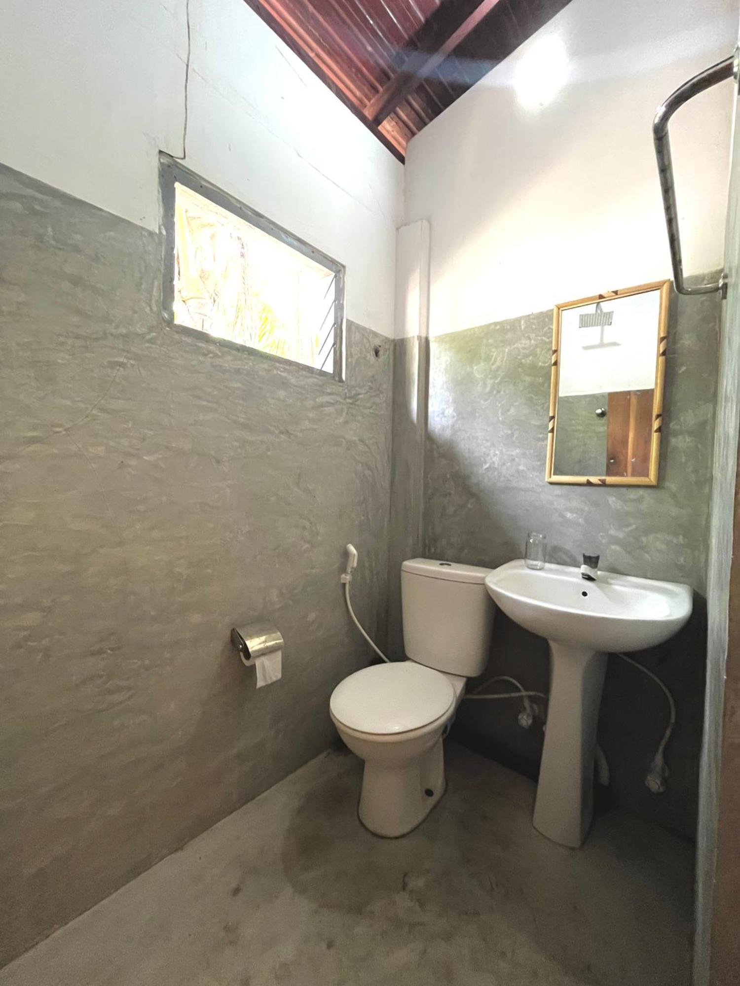 Waypoint Arugam Bay Hostel Ngoại thất bức ảnh